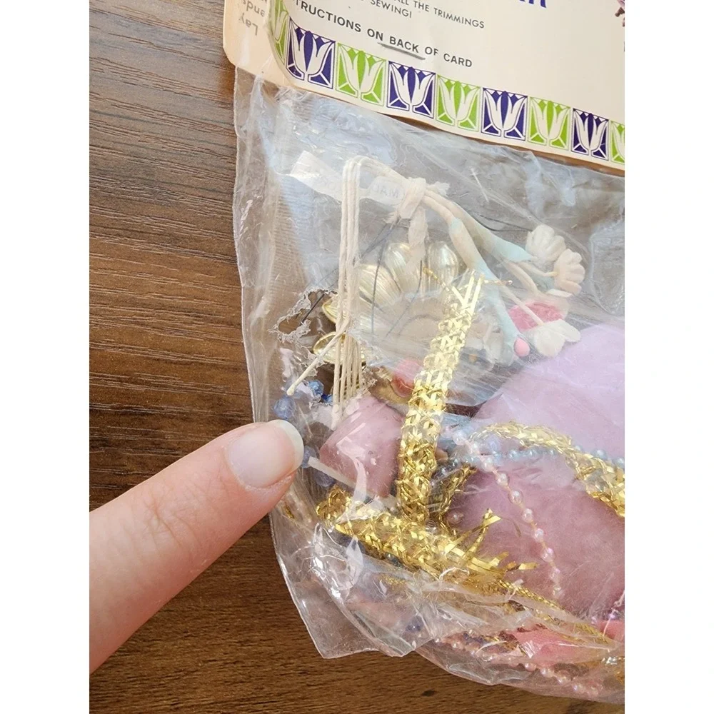 Vintage Panorama Egg Ornament Kit Kissing Angels Diorama Retro Pink Unopened New